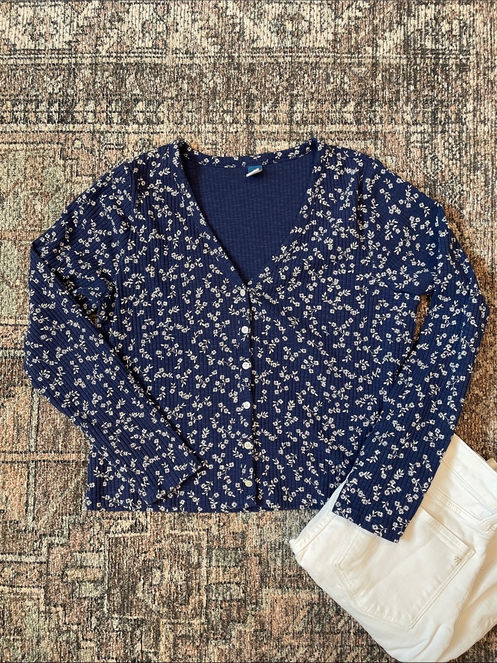 Old Navy XL Blue Floral V-Neck Long Sleeve Top Lightweight Blouse